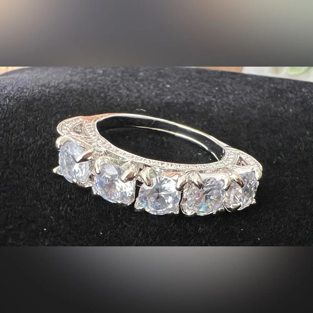 Brand New-Daesar Ring